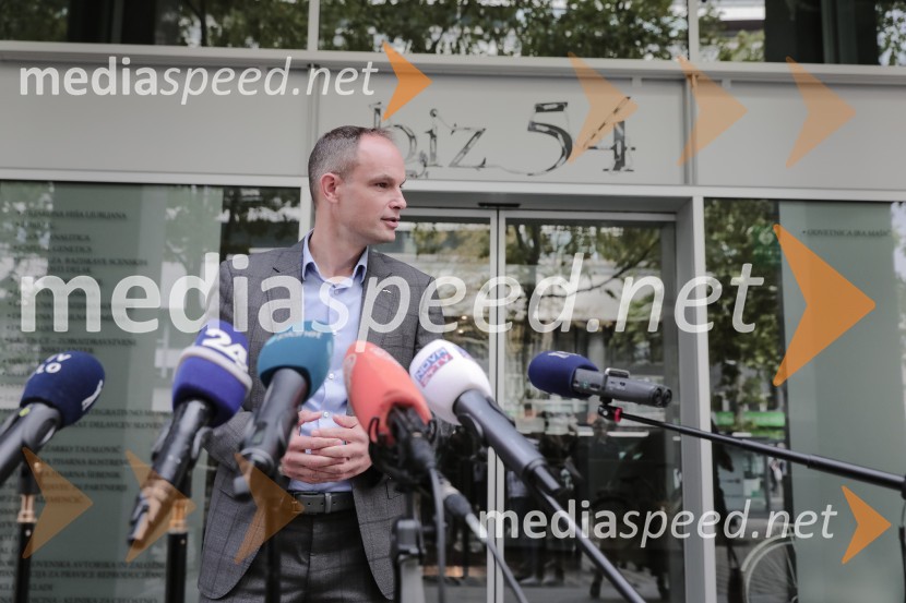  Anže Logar, poslanec SDS, predsednik Ljubljanskega odbora SDS Vložitev predsedniške kandidature dr. Anže Logar