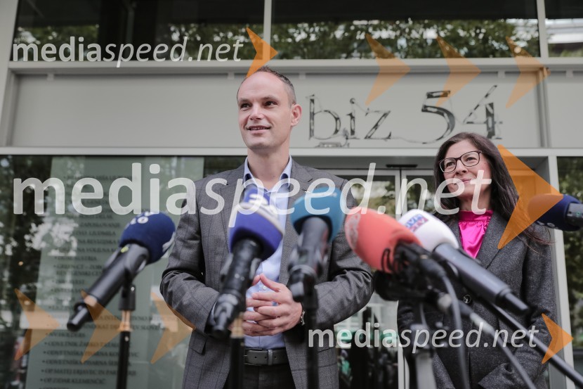  Anže Logar, poslanec SDS, predsednik Ljubljanskega odbora SDS ; dr.  Romana Jordan, bivša evroposlankaVložitev predsedniške kandidature dr. Anže Logar