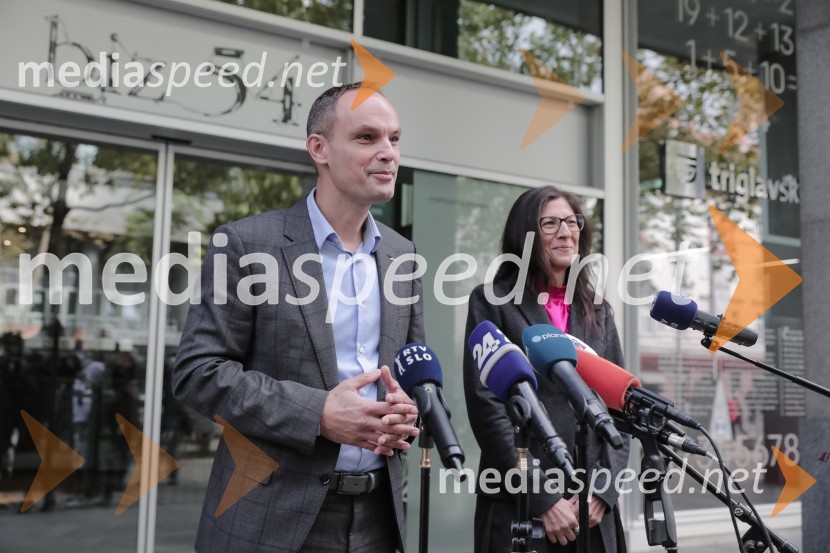  Anže Logar, poslanec SDS, predsednik Ljubljanskega odbora SDS ; dr.  Romana Jordan, bivša evroposlankaVložitev predsedniške kandidature dr. Anže Logar