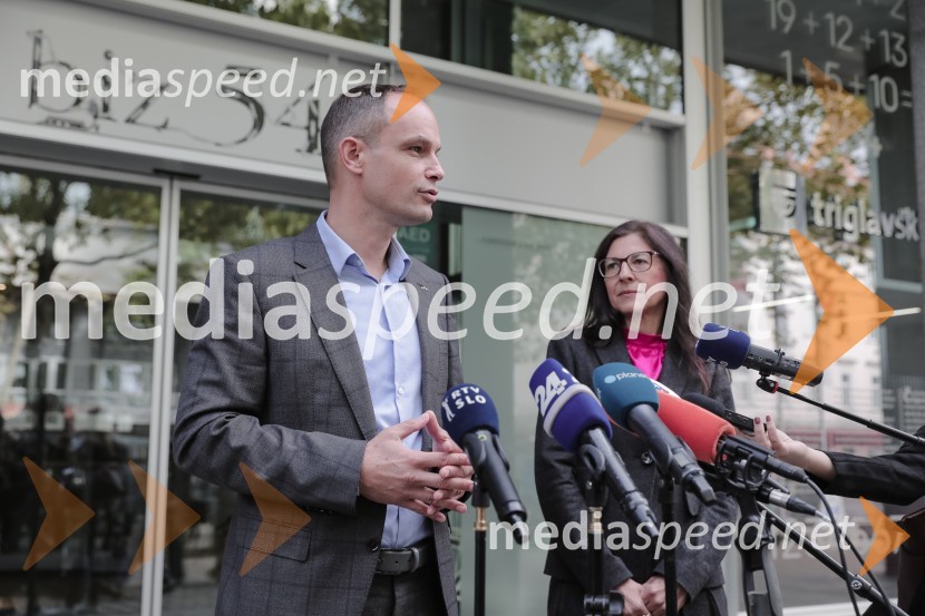  Anže Logar, poslanec SDS, predsednik Ljubljanskega odbora SDS ; dr.  Romana Jordan, bivša evroposlankaVložitev predsedniške kandidature dr. Anže Logar