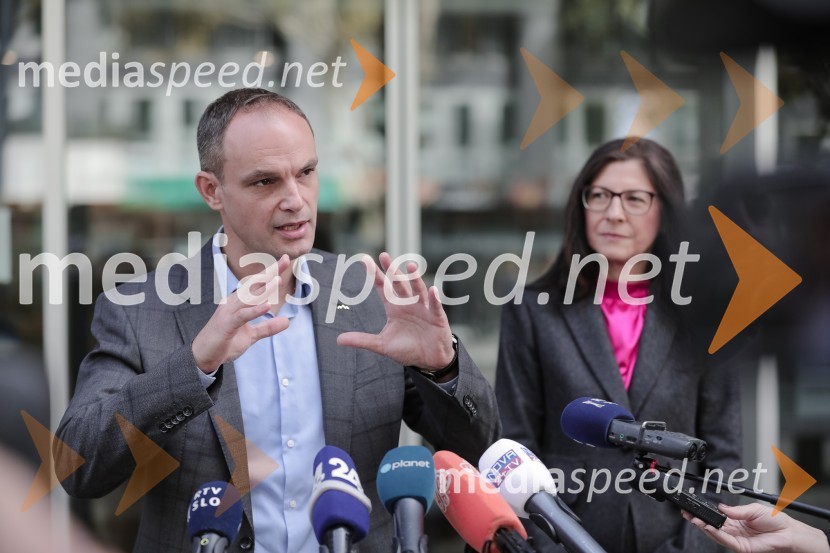  Anže Logar, poslanec SDS, predsednik Ljubljanskega odbora SDS ; dr.  Romana Jordan, bivša evroposlankaVložitev predsedniške kandidature dr. Anže Logar