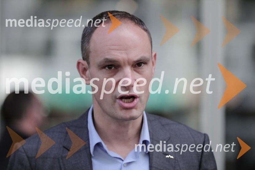  Anže Logar, poslanec SDS, predsednik Ljubljanskega odbora SDS Vložitev predsedniške kandidature dr. Anže Logar