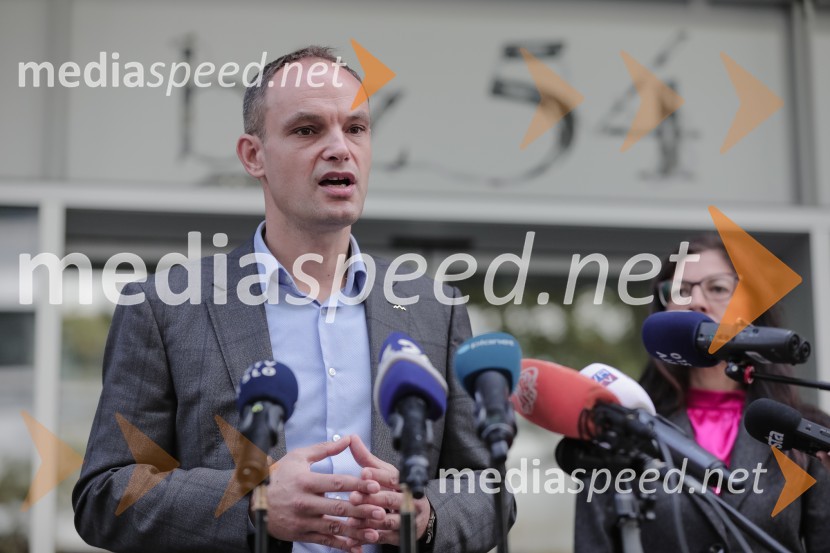  Anže Logar, poslanec SDS, predsednik Ljubljanskega odbora SDS ; dr.  Romana Jordan, bivša evroposlankaVložitev predsedniške kandidature dr. Anže Logar