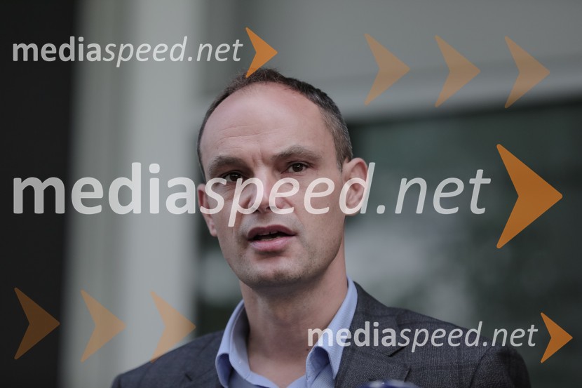  Anže Logar, poslanec SDS, predsednik Ljubljanskega odbora SDS Vložitev predsedniške kandidature dr. Anže Logar