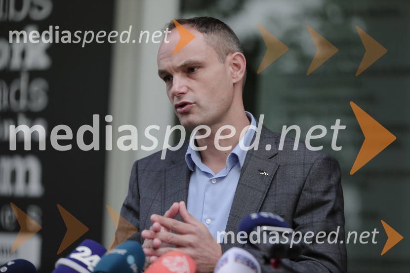  Anže Logar, poslanec SDS, predsednik Ljubljanskega odbora SDS Vložitev predsedniške kandidature dr. Anže Logar
