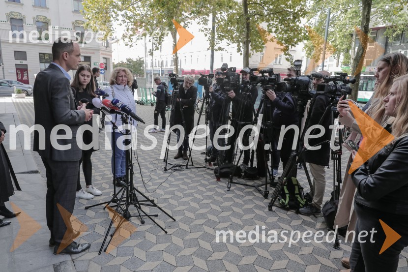  Anže Logar, poslanec SDS, predsednik Ljubljanskega odbora SDS Vložitev predsedniške kandidature dr. Anže Logar