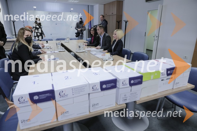 Vložitev predsedniške kandidature dr. Anže Logar