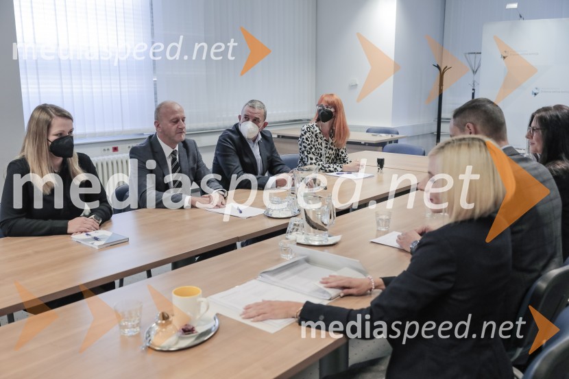 Vložitev predsedniške kandidature dr. Anže Logar