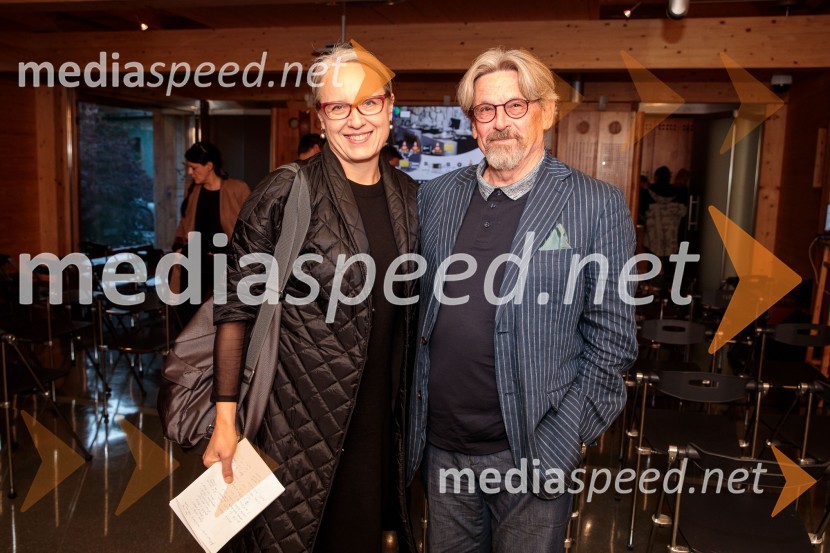  Ksenija Horvat, novinarka; mag. Mirko Cigler, upokojeni diplomat, bivši veleposlanikIskrivo v živo, mag. Mirko Cigler v pogovoru s Ksenijo Horvat