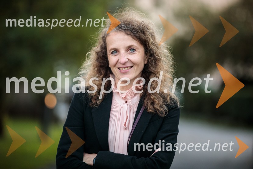  Polona Lovšin, vodja komunikacij, Riko d.o.o.Iskrivo v živo, mag. Mirko Cigler v pogovoru s Ksenijo Horvat