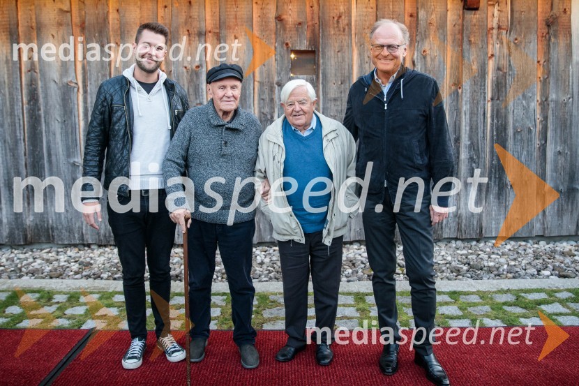  Matic Škrabec;  Stanislav  Škrabec, nekdanji direktor, Riko Ribnica;  Milan Kučan, nekdanji predsednik Republike Slovenije;  Janez  Škrabec, direktor Riko d.o.o.Iskrivo v živo, mag. Mirko Cigler v pogovoru s Ksenijo Horvat
