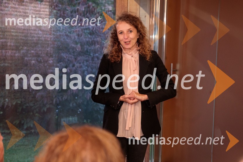  Polona Lovšin, vodja komunikacij, Riko d.o.o.Iskrivo v živo, mag. Mirko Cigler v pogovoru s Ksenijo Horvat