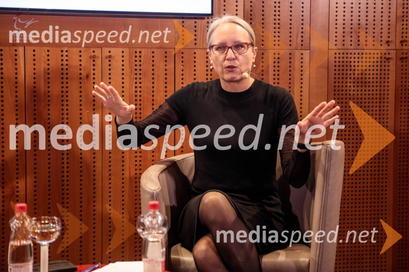  Ksenija Horvat, novinarkaIskrivo v živo, mag. Mirko Cigler v pogovoru s Ksenijo Horvat