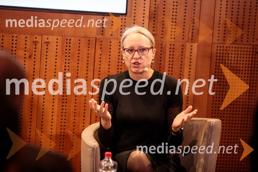  Ksenija Horvat, novinarkaIskrivo v živo, mag. Mirko Cigler v pogovoru s Ksenijo Horvat