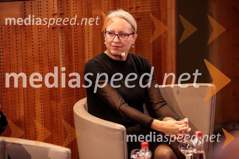  Ksenija Horvat, novinarkaIskrivo v živo, mag. Mirko Cigler v pogovoru s Ksenijo Horvat