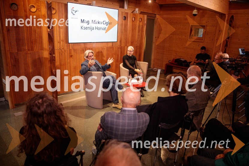 mag. Mirko Cigler, upokojeni diplomat, bivši veleposlanik;  Ksenija Horvat, novinarkaIskrivo v živo, mag. Mirko Cigler v pogovoru s Ksenijo Horvat