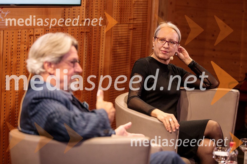 mag. Mirko Cigler, upokojeni diplomat, bivši veleposlanik;  Ksenija Horvat, novinarkaIskrivo v živo, mag. Mirko Cigler v pogovoru s Ksenijo Horvat