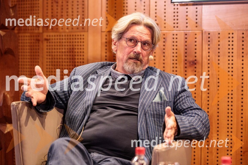 mag. Mirko Cigler, upokojeni diplomat, bivši veleposlanikIskrivo v živo, mag. Mirko Cigler v pogovoru s Ksenijo Horvat