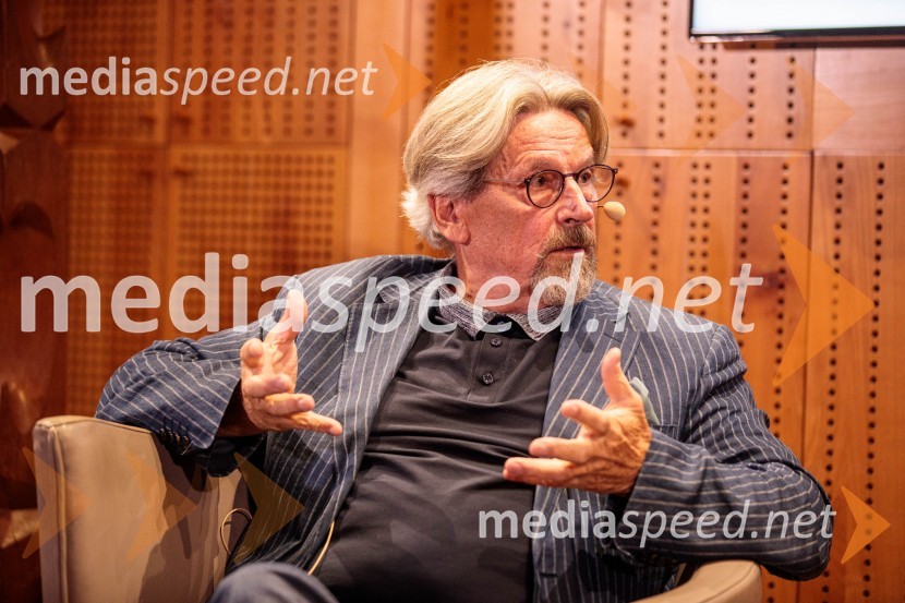 mag. Mirko Cigler, upokojeni diplomat, bivši veleposlanikIskrivo v živo, mag. Mirko Cigler v pogovoru s Ksenijo Horvat