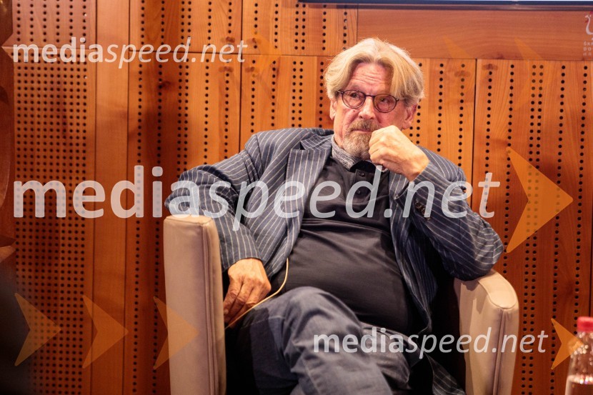 mag. Mirko Cigler, upokojeni diplomat, bivši veleposlanikIskrivo v živo, mag. Mirko Cigler v pogovoru s Ksenijo Horvat