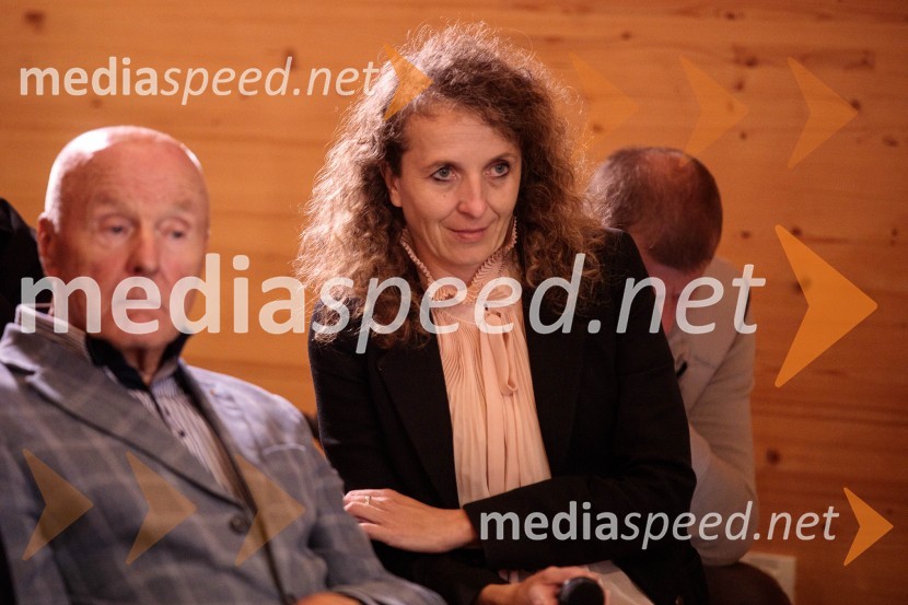  Polona Lovšin, vodja komunikacij, Riko d.o.o.Iskrivo v živo, mag. Mirko Cigler v pogovoru s Ksenijo Horvat