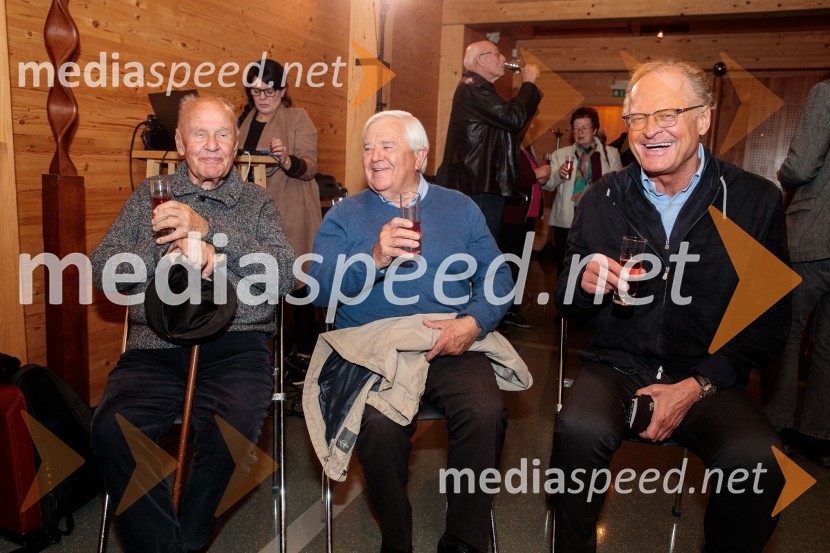  Stanislav  Škrabec, nekdanji direktor, Riko Ribnica;  Milan Kučan, nekdanji predsednik Republike Slovenije;  Janez  Škrabec, direktor Riko d.o.o.Iskrivo v živo, mag. Mirko Cigler v pogovoru s Ksenijo Horvat