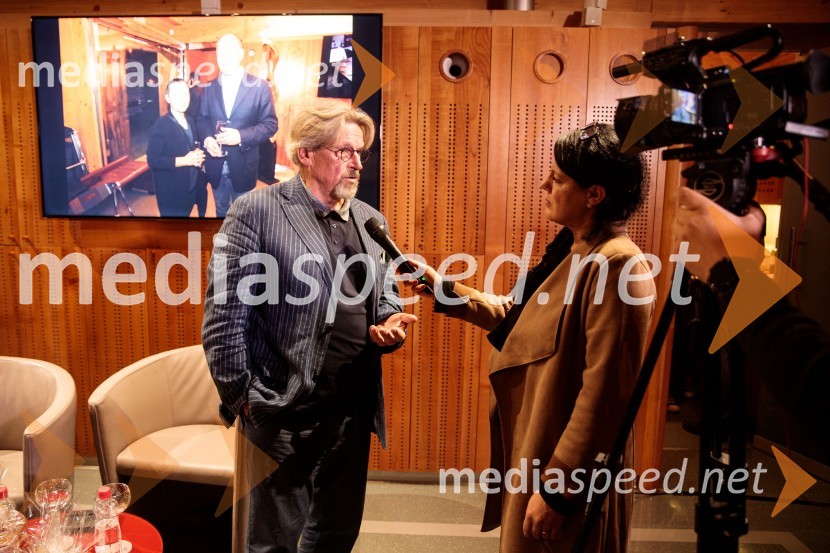 mag. Mirko Cigler, upokojeni diplomat, bivši veleposlanik;  ... Iskrivo v živo, mag. Mirko Cigler v pogovoru s Ksenijo Horvat