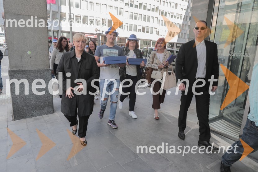  Nataša Pirc Musar, partnerica, direktorica in odvetnica, Pirc Musar odvetniška družba, kandidatka na predsedniških volitvah 2022;  ... ;  ... ;  ... ;  ... Vložitev predsedniške kandidature Nataše Pirc Musar