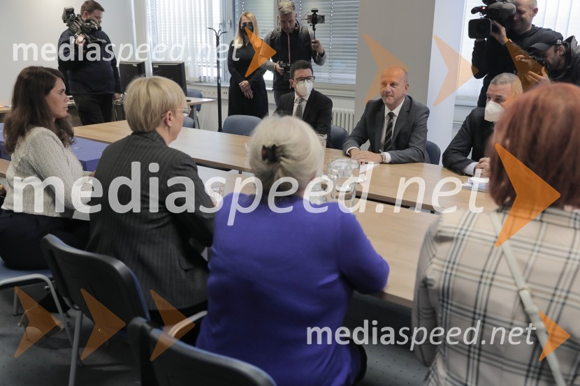  ... ;  Nataša Pirc Musar, partnerica, direktorica in odvetnica, Pirc Musar odvetniška družba, kandidatka na predsedniških volitvah 2022;  ... ;  ... ;  ... ;  ... ;  ... Vložitev predsedniške kandidature Nataše Pirc Musar