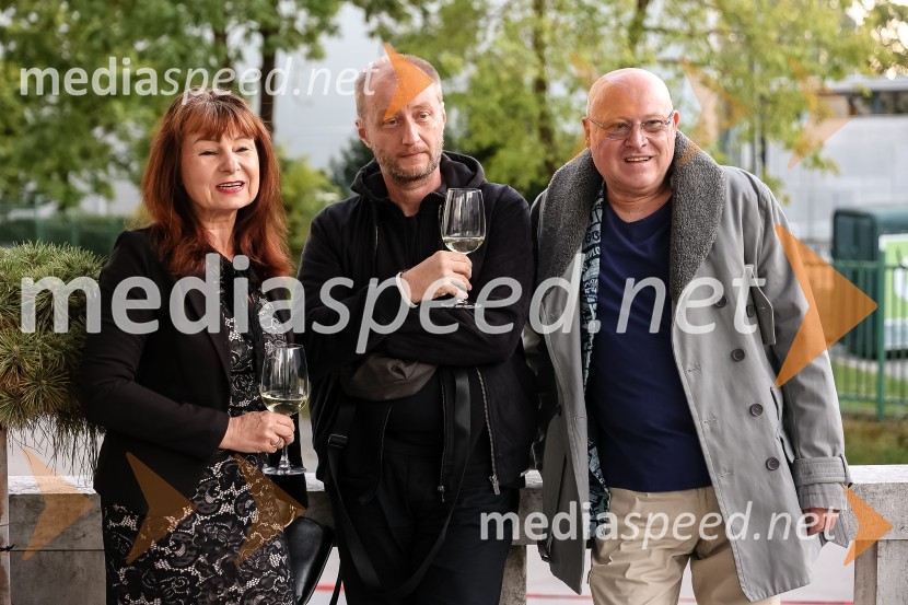  Violeta Tomić, igralka, bivša poslanka DZ;  Alen Jelen, režiser, dramaturg, umetniški vodja, igralec;  Nace Junkar, operni pevecPionirski dom otvoril sezono s predstavitvijo Pionirskega teatra