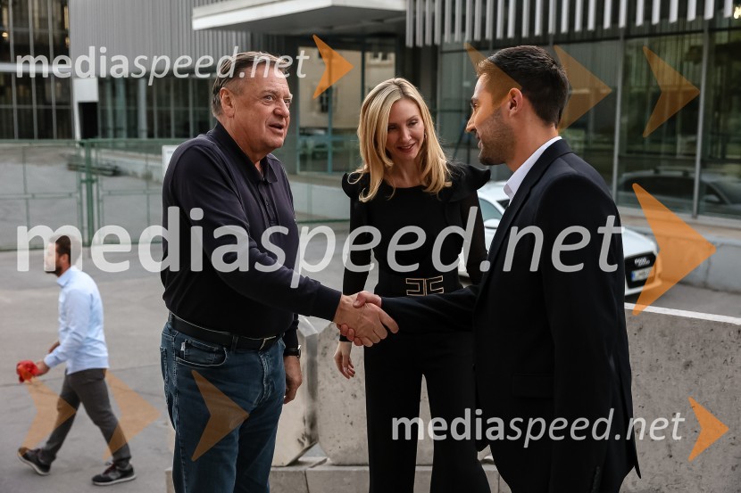  Zoran Janković, župan, Mestna občina Ljubljana;  Barbara Murn Vrviščar, direktorica Pionirskega doma;  Tadej Pišek, igralecPionirski dom otvoril sezono s predstavitvijo Pionirskega teatra