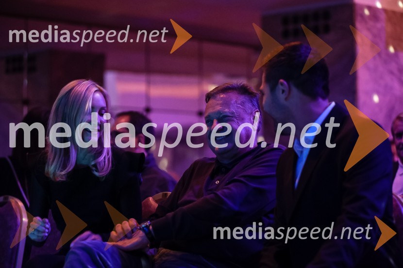  Barbara Murn Vrviščar, direktorica Pionirskega doma;  Zoran Janković, župan, Mestna občina Ljubljana;  Tadej Pišek, igralecPionirski dom otvoril sezono s predstavitvijo Pionirskega teatra