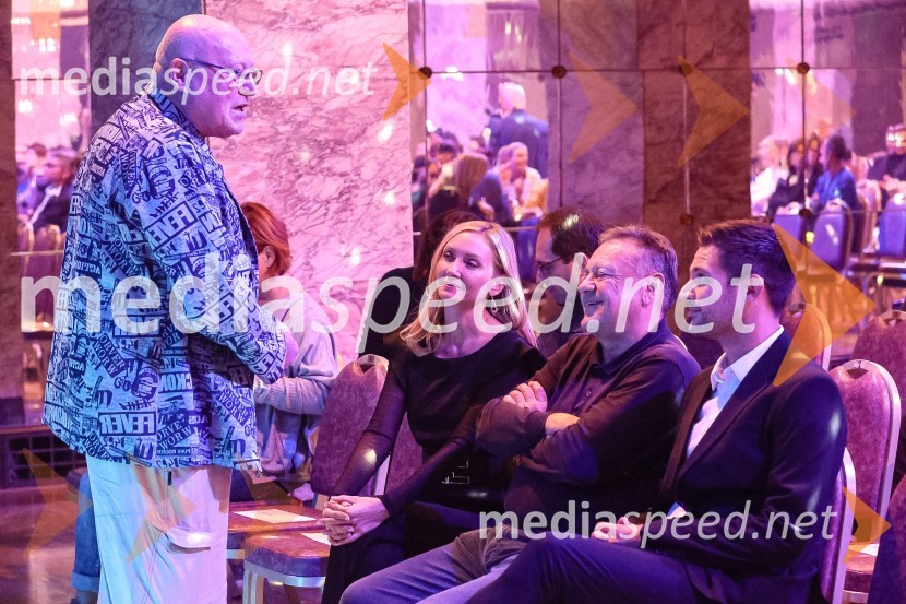  Nace Junkar, operni pevec;  Barbara Murn Vrviščar, direktorica Pionirskega doma;  Zoran Janković, župan, Mestna občina Ljubljana;  Tadej Pišek, igralecPionirski dom otvoril sezono s predstavitvijo Pionirskega teatra