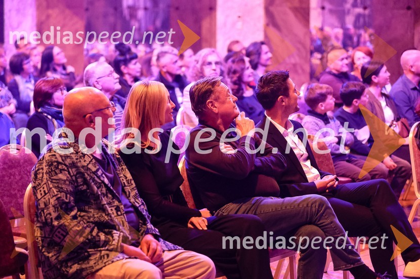  Nace Junkar, operni pevec;  Barbara Murn Vrviščar, direktorica Pionirskega doma;  Zoran Janković, župan, Mestna občina Ljubljana;  Tadej Pišek, igralecPionirski dom otvoril sezono s predstavitvijo Pionirskega teatra