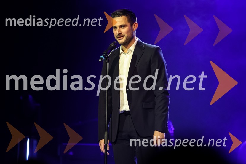  Tadej Pišek, igralecPionirski dom otvoril sezono s predstavitvijo Pionirskega teatra