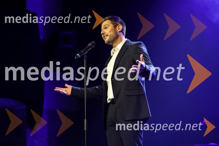  Tadej Pišek, igralecPionirski dom otvoril sezono s predstavitvijo Pionirskega teatra