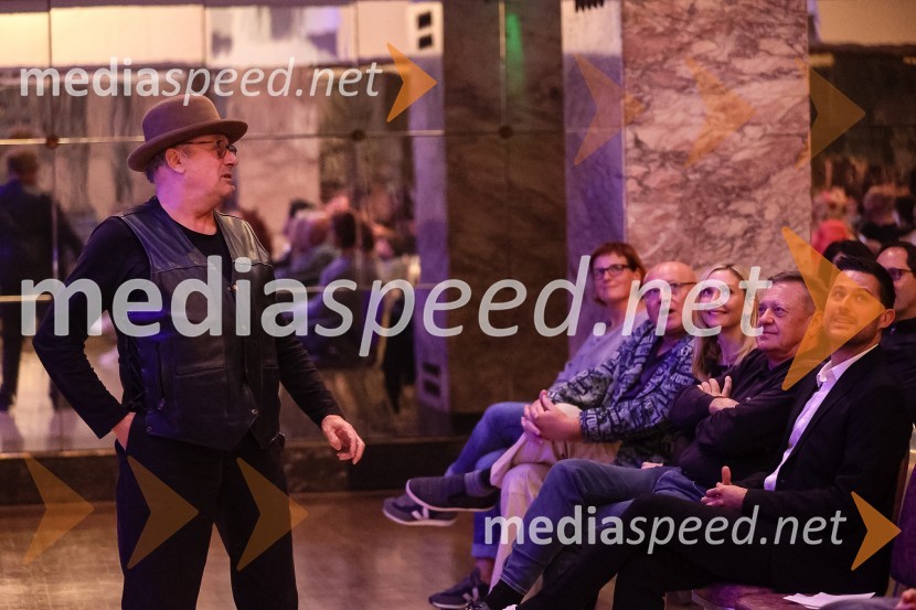  Gojmir Lešnjak Gojc, igralec, režiser, pevec;  Nace Junkar, operni pevec;  Barbara Murn Vrviščar, direktorica Pionirskega doma;  Zoran Janković, župan, Mestna občina Ljubljana;  Tadej Pišek, igralecPionirski dom otvoril sezono s predstavitvijo Pionirskega teatra