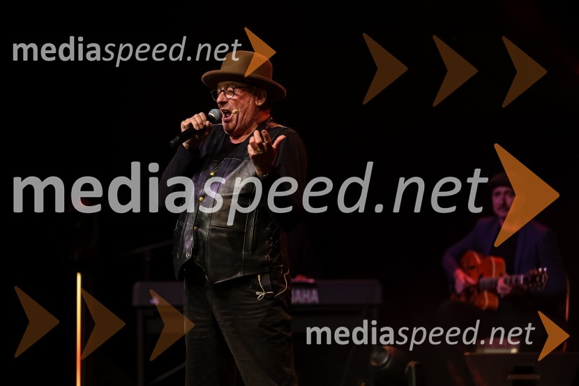  Gojmir Lešnjak Gojc, igralec, režiser, pevecPionirski dom otvoril sezono s predstavitvijo Pionirskega teatra