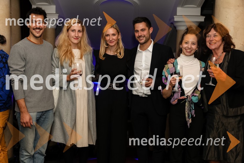  ... ;  Ivana Percan Kodarin, igralka;  Barbara Murn Vrviščar, direktorica Pionirskega doma;  Tadej Pišek, igralec;  ... ;  Marjana Brecelj, igralkaPionirski dom otvoril sezono s predstavitvijo Pionirskega teatra