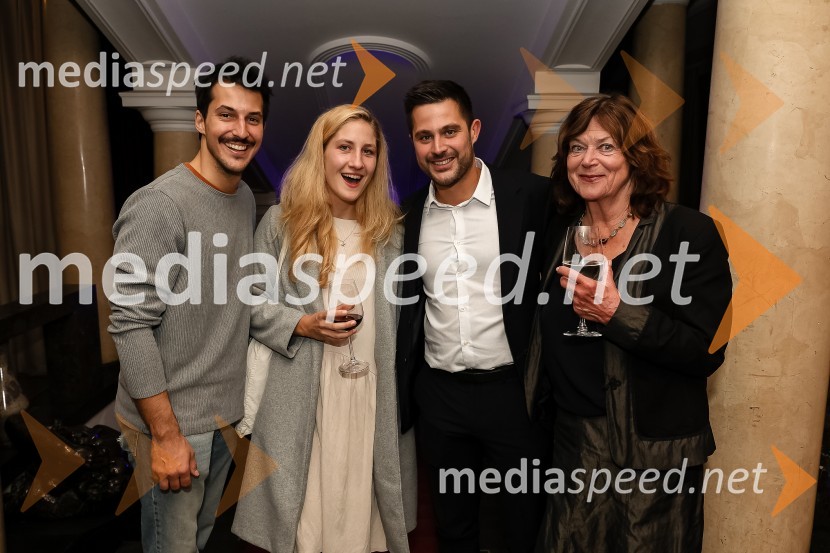  ... ;  Ivana Percan Kodarin, igralka;  Tadej Pišek, igralec;  Marjana Brecelj, igralkaPionirski dom otvoril sezono s predstavitvijo Pionirskega teatra