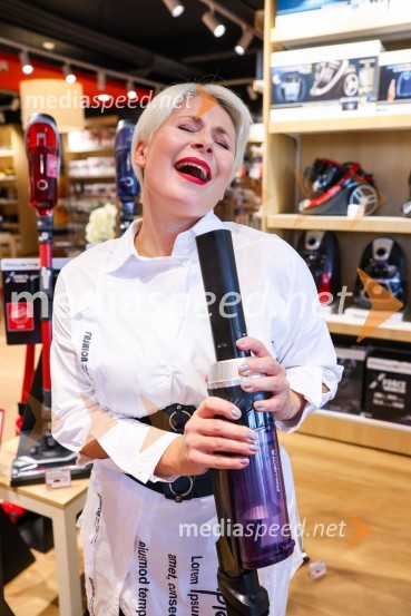  Ana  Praznik, voditeljica, pevka BepopOtvoritev trgovine Home and Cook v BTC Ljubljana