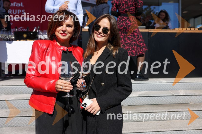  Romana Kancler, direktorica SEB Slovenija d.o.o.;  Julija KanclerOtvoritev trgovine Home and Cook v BTC Ljubljana