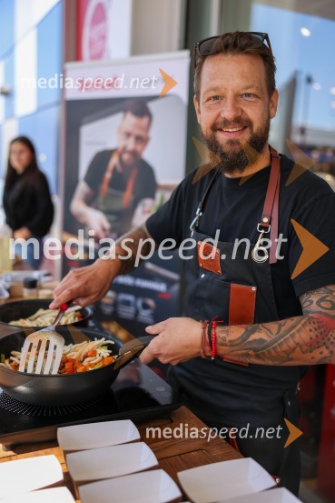  Bine Volčič, kuharski mojsterOtvoritev trgovine Home and Cook v BTC Ljubljana