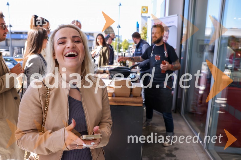  Ana Žontar Kristanc, kuharica, avtorica knjig;  Bine Volčič, kuharski mojsterOtvoritev trgovine Home and Cook v BTC Ljubljana