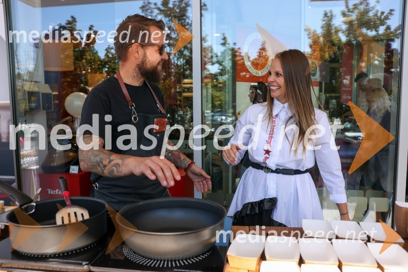  Bine Volčič, kuharski mojster;  Tinkara Fortuna, skupina BepopOtvoritev trgovine Home and Cook v BTC Ljubljana