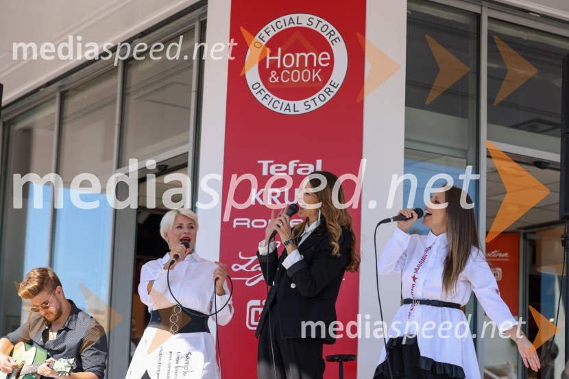  ... ;  Ana  Praznik, voditeljica, pevka Bepop;  Alenka  Husič, pevka, skupina Sopranos, skupina Bepop;  Tinkara Fortuna, skupina BepopOtvoritev trgovine Home and Cook v BTC Ljubljana