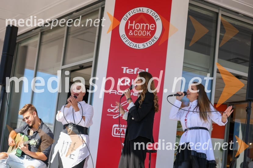  ... ;  Ana  Praznik, voditeljica, pevka Bepop;  Alenka  Husič, pevka, skupina Sopranos, skupina Bepop;  Tinkara Fortuna, skupina BepopOtvoritev trgovine Home and Cook v BTC Ljubljana