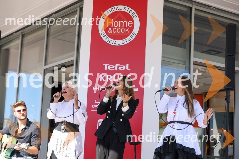  ... ;  Ana  Praznik, voditeljica, pevka Bepop;  Alenka  Husič, pevka, skupina Sopranos, skupina Bepop;  Tinkara Fortuna, skupina BepopOtvoritev trgovine Home and Cook v BTC Ljubljana