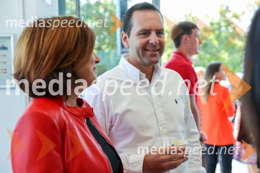  Romana Kancler, direktorica SEB Slovenija d.o.o.;  ... Otvoritev trgovine Home and Cook v BTC Ljubljana