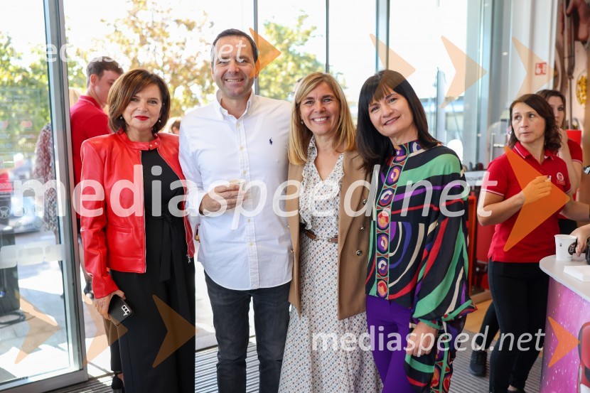  Romana Kancler, direktorica SEB Slovenija d.o.o.;  ... ;  ... ;  ... Otvoritev trgovine Home and Cook v BTC Ljubljana